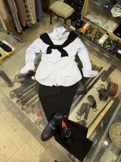 晩夏にちょっとおしゃれをして行くディナーコーディネート